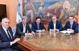El gobernador Jalil, junto al ministro de economía Caputo cerrando acuerdos de colaboración entre Nacían y Catamarca