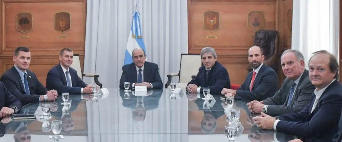 Los hermanos Jack y Adam Lundin, de Lundin Mining, con ministros del gobierno argentino