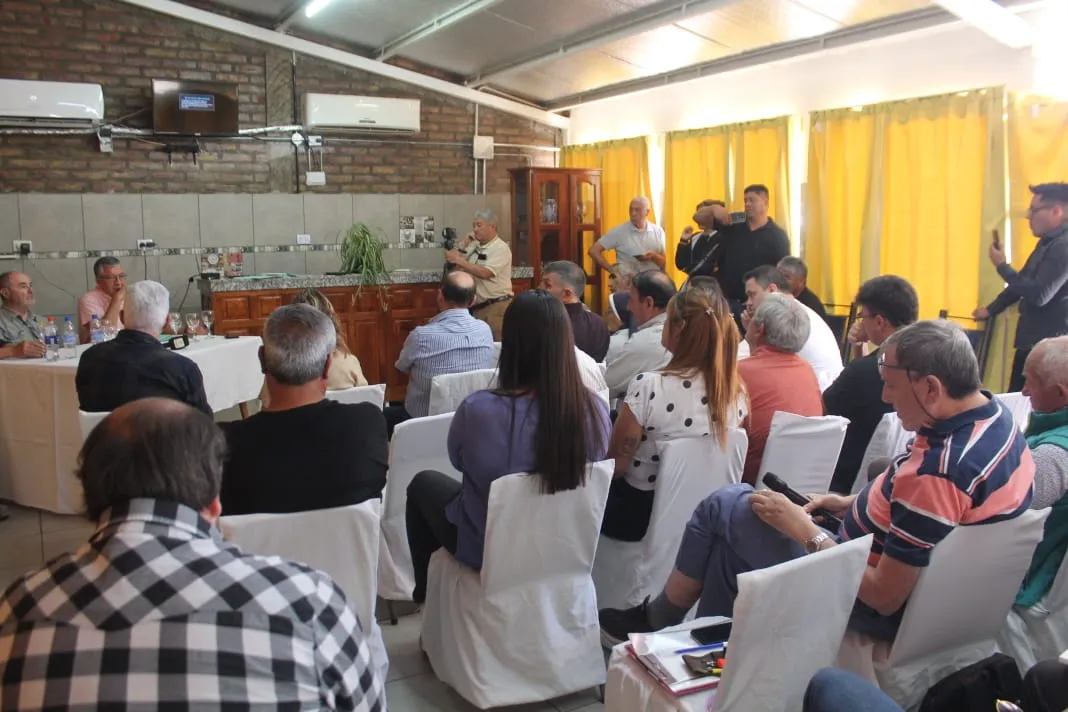 Empresarios calingastinos y referentes de las operadoras en el encuentro de este martes.