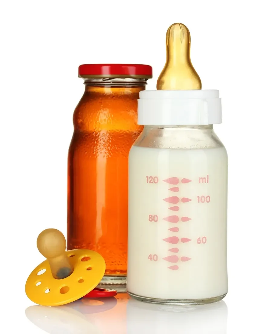 Mujeres mineras lactancia San Juan: Imagen de un biberón con leche y un chupete