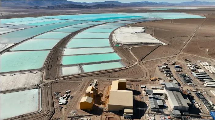 Planta de litio y pozas de evaporación en Jujuy Argentina.