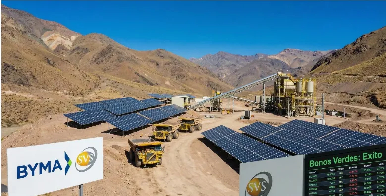 Parques solares en alta montaña para minería sustentable. Imagen ilustrativa de ACERO Y ROCA