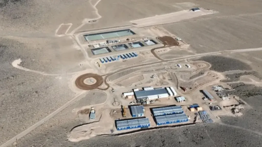 Vista del Salar del Hombre Muerto en la frontera entre Salta y Catamarca, sitio estratégico para la producción de litio de Posco.