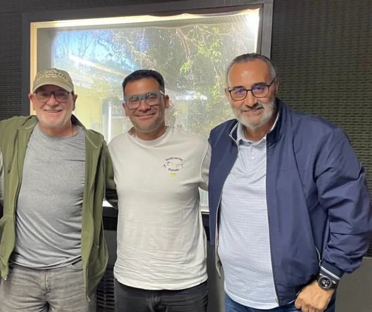 Leonardo Quiroga Cisella (centro), junto al ex presidente Iván Grgic (izq.) y su antecesor en el cargo, Ricardo Martínez (der.).